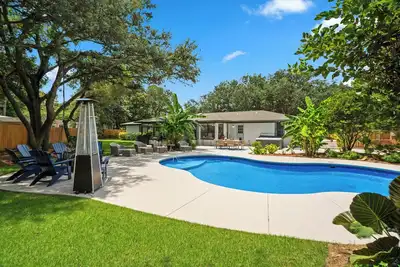 Image de Proper Paradise | Pensacola, Fl | Hot Tub, Large Private Pool, Fire Pit | Beach Getaways