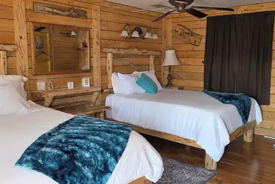 Image de Unit 1: Family Room /w Kitchenette at the Cedaredge Lodge