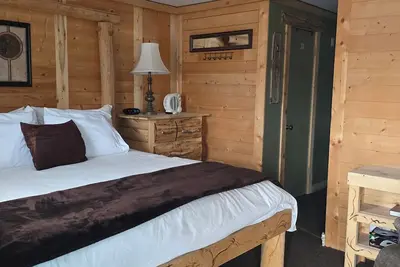 Image de Unit 2: King Bed Suite with Full Kitchen at the Cedaredge Lodge