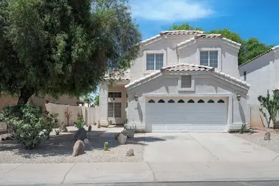 Image de Charming Lakefront House, close to everything, Ac/Wifi, close to airport, Pool.