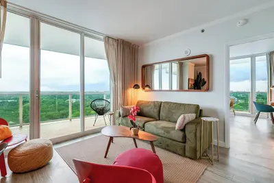 Image de Elegant 2br Condo at Hotel Arya | Full Kitchen, Wraparound Views, Washer/Dryer, 2 Parking Spots