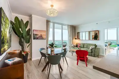 Image de Bright 1br in Coconut Grove | King Bed, Views, Pool & Parking