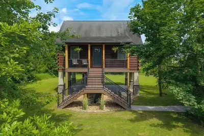Image de Creekside Cabin | Kayaks + Hot Tub