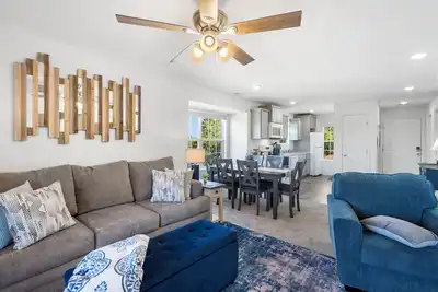 Image de New beautiful condo 2-king bedrooms 2-full baths sleeps 6-7 next to Sdc