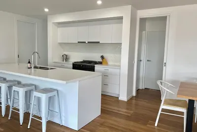 Image de Spacious coastal 5-bedroom family home.