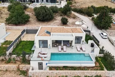 Image de Luxurious Villa Retreat in Lourdata