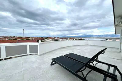 Image de Appartement de deux chambres avec la terrasse et la vue sur le mer Vir (A-24777-e)