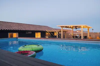 Image de Family-Friendly Retreat in Joshua Tree: Pool, Hot Tub, Game Room & More!