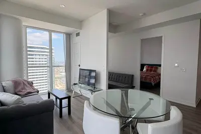 Image de Cozy Condo in Downtown Vaughan
