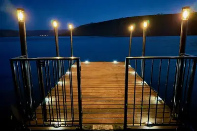Image de Modern cabin with private dock