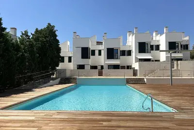 Image de Maison moderne et confortable près de la mer