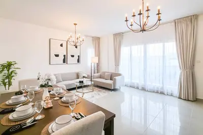 Image de Luxury 3br in Al Reef Downtown with pool access