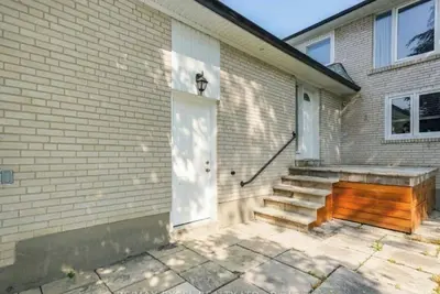 Image de A Modern Private Basement Suite – Richmond Hill