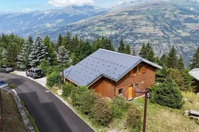 Image de Chalet convivial de 100m2 pour 8 personnes situé à 1km du centre des Arcs 1800.