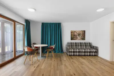 Image de Appartement 'Wohnen Auf Zeit' avec vue sur la montagne, terrasse privée et Wi-Fi
