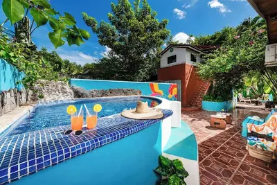 Image de Peaceful 3br beach retreat w/ private pool, fast WiFi, & Ac. Walk to Playa Junquillal. Includes detached casita.