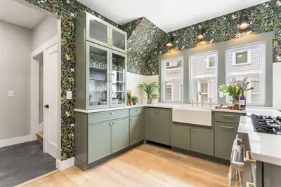 Image de Beautiful redone home in the heart of Holland. Walk to Hope College + Downtown. Easy drive to beaches and trails.