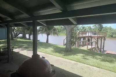 Image de San Bernard River House 4-Br, 3-B stunning river views, fishing pier, boat lift