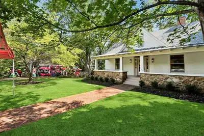 Pet Friendly Herty House (Full Home)