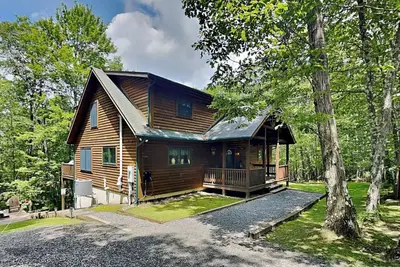 Image de Logged Out | Hot Tub, Fire Pit, Game Tables