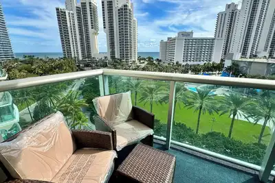 Image de Beautiful Apt with Oceanview! 8th floor. Parking included
