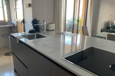 Image de Chic 3-bedroom apartment with WiFi, Ac & stunning sea + golf views near Marbella