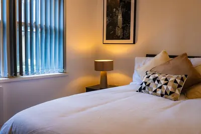Image de Appartement- One Bedroom -en Ville-Salle de bain privée séparée-Vue sur Rue