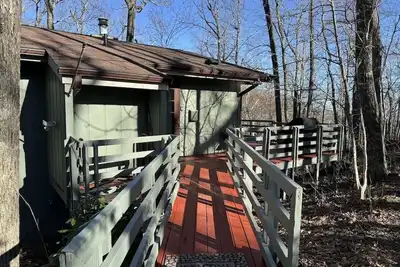 Image de Hot Tub! Hiking off Property! Walk to Wintergreen. Cozy 4 Br home.