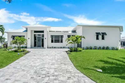 Image de Villa Industrial - Quatre Chambres Villa, Couchages 8