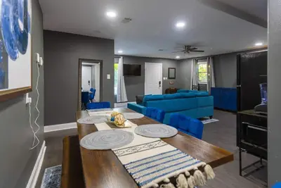 Image de Remodeled 4-bedroom house near downtown Dallas with WiFi, Ac