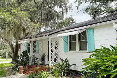 Image de New Listing / Charming 2-bedroom cottage in wonderful St. Augustine w/ WiFi, Ac
