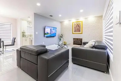 Image de ‼️Stylish 3br Home • Bbq • Near Top Attractions