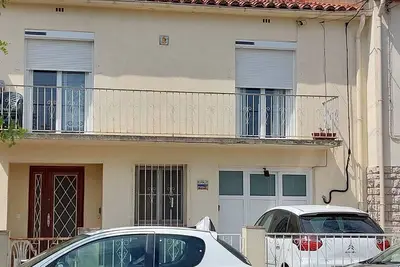 Image de appartement T4  trés ensoleillé de 4 à 6 personnes. \nA 4km de la plage.