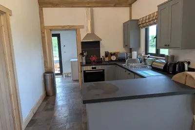 Image de North Beer Lodge - Spacious Countryside Lodge with Hot Tub & Stunning Views