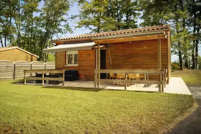 Image de Chalet Pmr en plein cœur du Périgord Noir dans les Gîtes de l'Orée du bois.