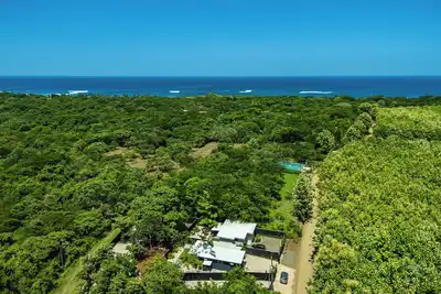 Image de New 2br w/ Pool, Walk to Beach
