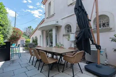 Image de Grande maison avec jardin proche de la mer