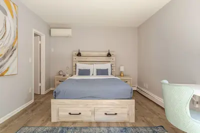 Image de Charming 1-bedroom apartment with Balcony, WiFi, Ac - 30 mins to Nyc