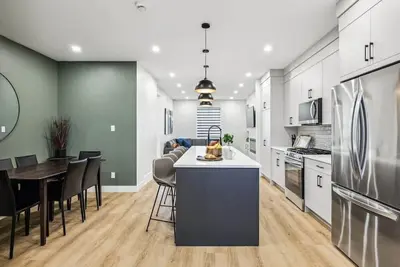 Image de 5 Bdrm, 3 King Beds, Two Suites-Perfect Group Stay