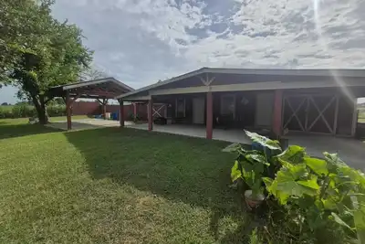 Image de Serene barn house with cattle in Wallis, Tx - Perfect for a peaceful getaway