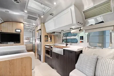 Image de Airstream Pottery Barn Edition Camper - Serene, Private lot with River Views!
