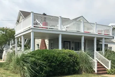 Image de 1809 Surf Ave Belmar Beach. 1 block to the boardwalk, sand & D’Jais Night Club! !