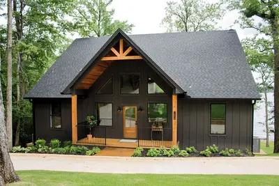 Image de \"Tipi\" Cabin is a newly built, elevated rustic home on Lake D'arbonne!