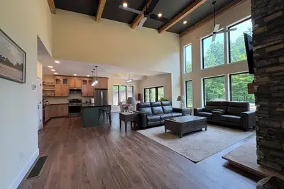 Image de Charming 3-bedroom house near Saratoga Springs. Creekside on 20 acres of forest.