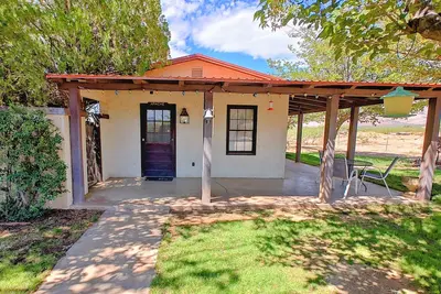 Image de Four Bar Cottages: The Apache