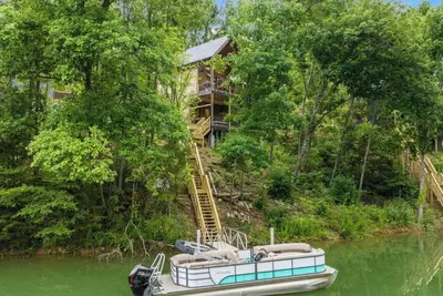 Image de Luxury Lakefront Cabin / Hot tub / Lake Access