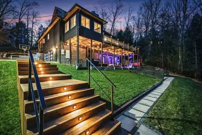 Image de Luxury 8br Cabin w/Pool, Hot Tub, Views & Arcade