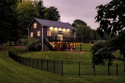 Image de Big Oak Retreat -10 min to Kenyon - 18th century barn