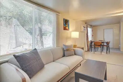 Image de 3 Mi to Sand: Move-In Ready Apt Off Hollywood Blvd