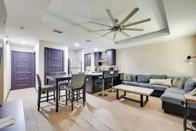 Image de 1 Mi to Airport: McAllen Home w/ Patio!